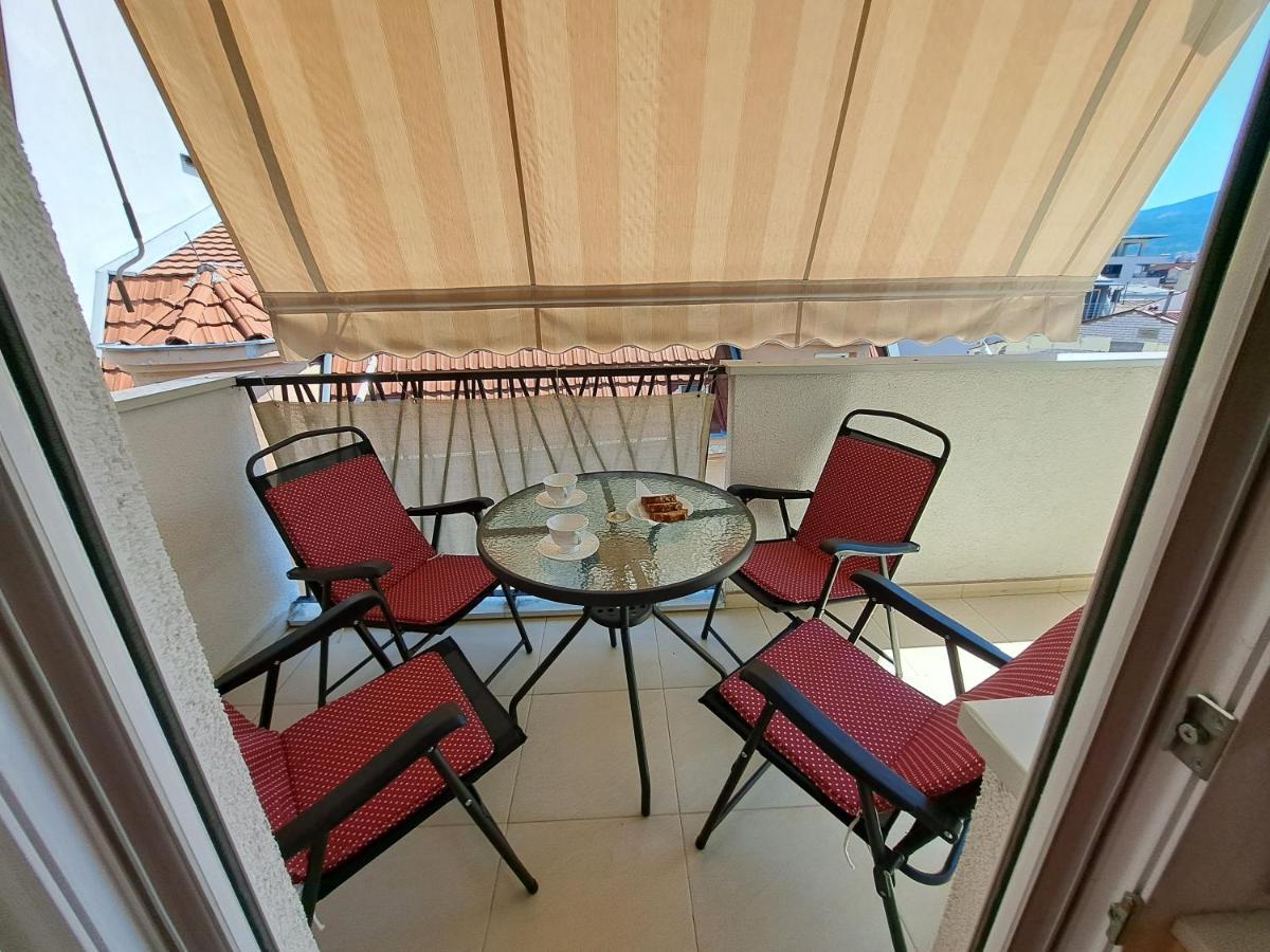 Bright Top Floor Apartment With Free Parking สโกเปีย ภายนอก รูปภาพ