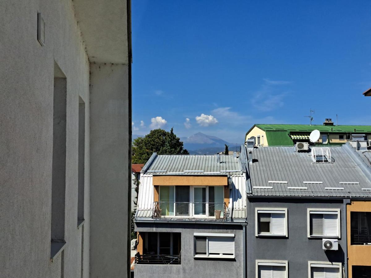 Bright Top Floor Apartment With Free Parking สโกเปีย ภายนอก รูปภาพ