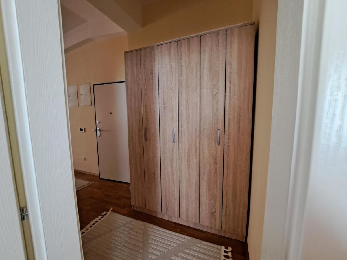 Bright Top Floor Apartment With Free Parking สโกเปีย ภายนอก รูปภาพ