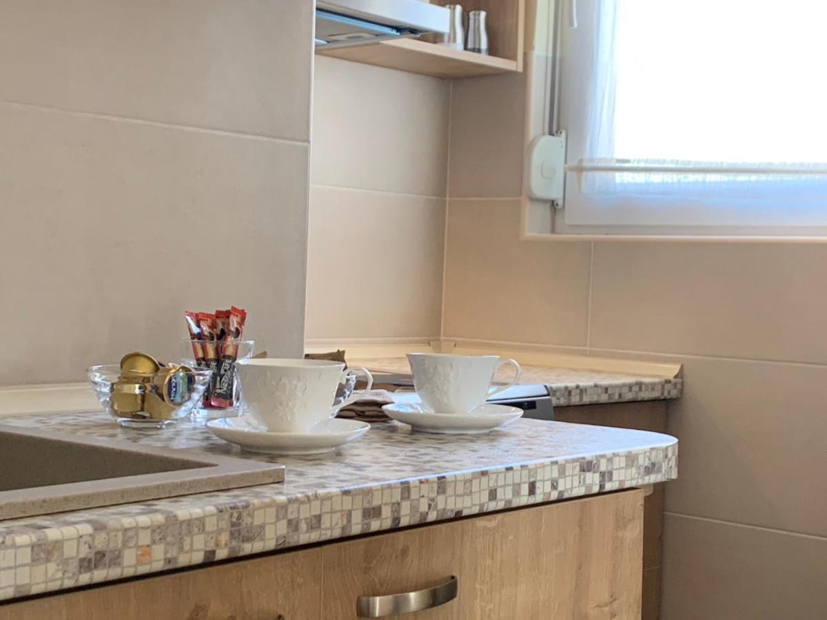 Bright Top Floor Apartment With Free Parking สโกเปีย ภายนอก รูปภาพ