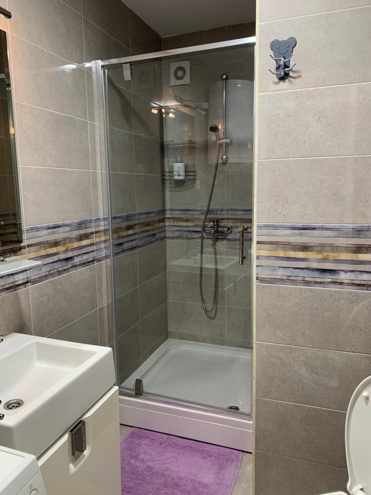 Bright Top Floor Apartment With Free Parking สโกเปีย ภายนอก รูปภาพ